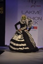 Model walk the ramp for Sapna Bhavnani and Sukriti Grover Show at lakme fashion week 2012 in Grand Hyatt, Mumbai on 2nd March 2012 (3).JPG